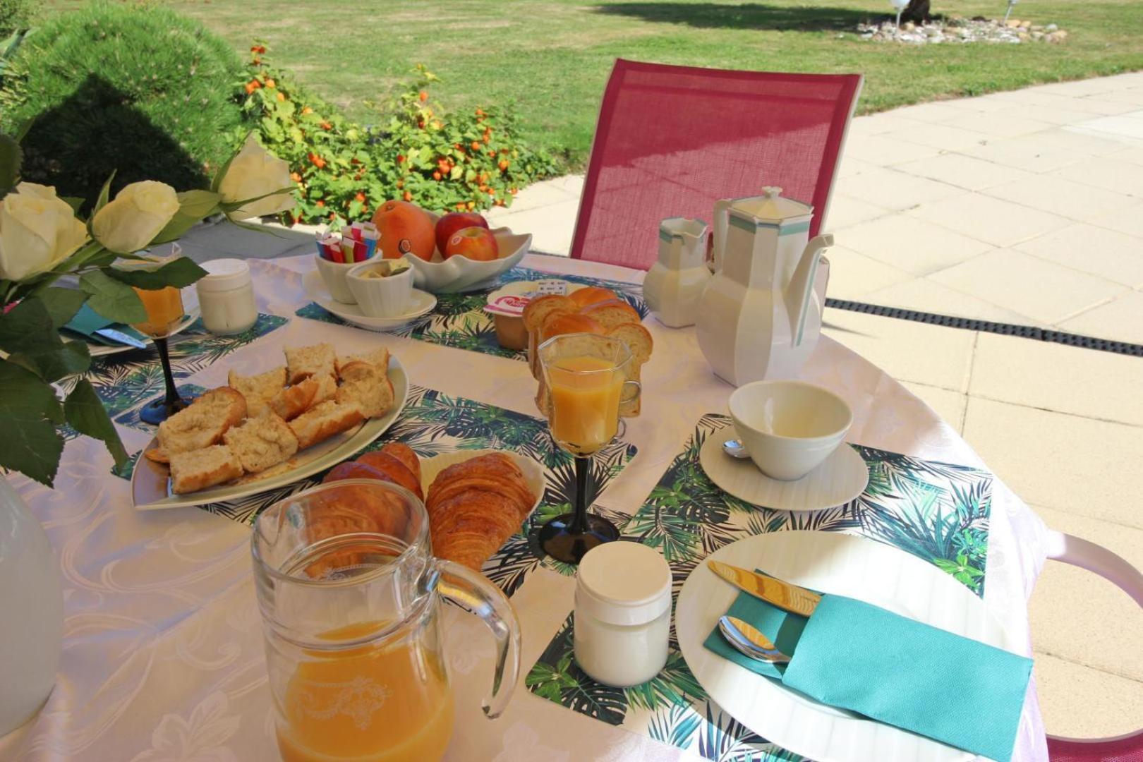 Bed and Breakfast Les Carpes A Лімож Екстер'єр фото